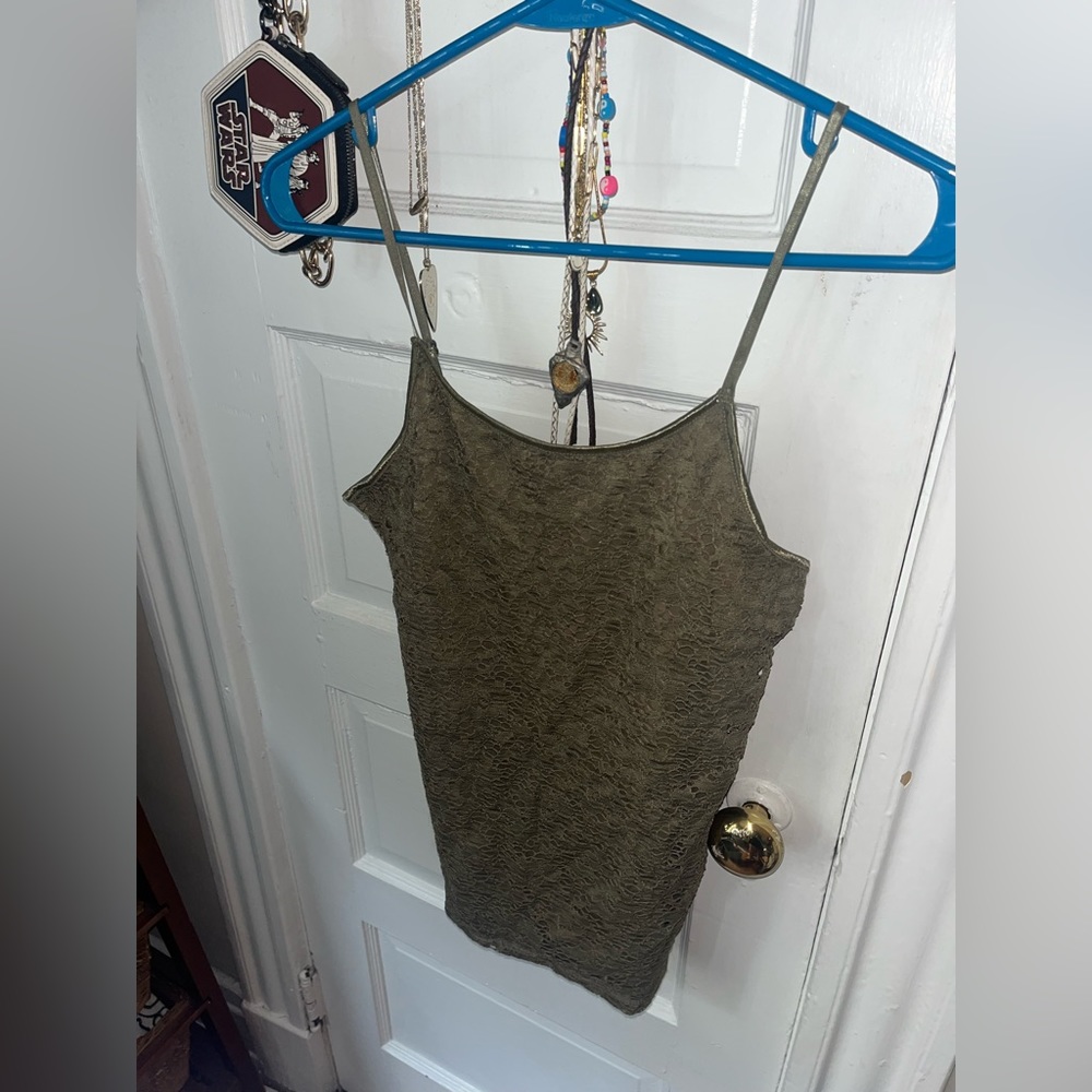 🚨🚨LAST CHANCE 🚨🚨 3 for $15 Green Lace Tank Top - Picture 3 of 6
